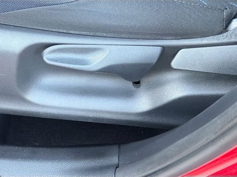 Used 2021 Toyota C-HR XLE FWD image 22