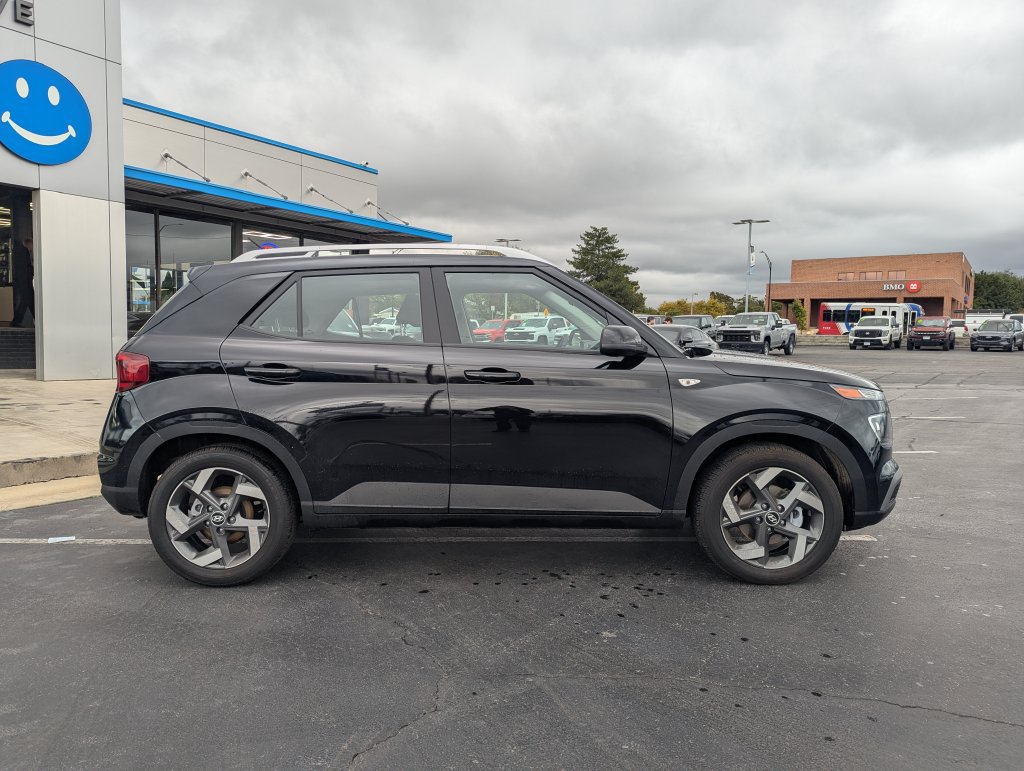 Used 2026 Hyundai Venue SEL FWD image 4
