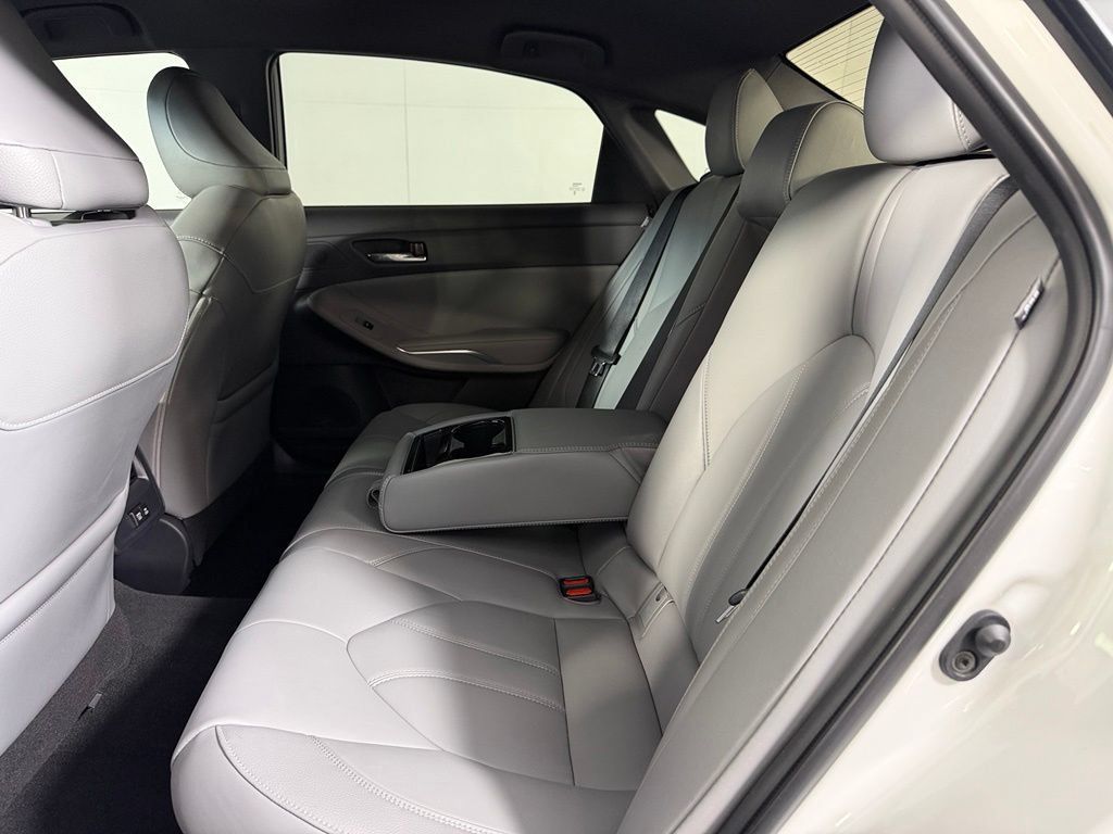 Used 2021 Toyota Avalon XLE w/ Carpet Mat Package (TMS) FWD image 17
