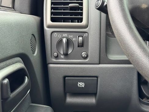 Used 2005 Chevrolet Colorado LS AWD/4WD image 25