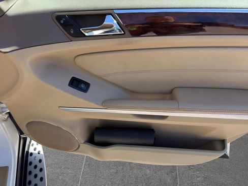Used 2011 Mercedes-Benz GL 550 4MATIC image 29