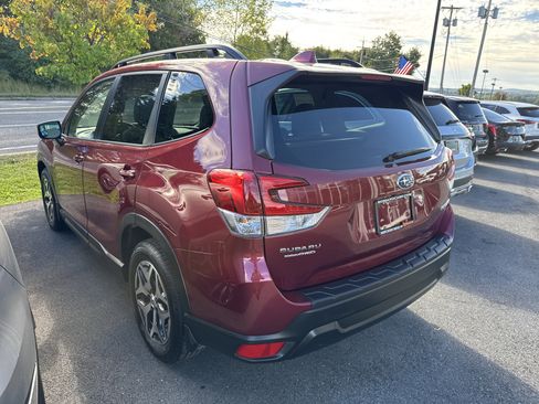 Used 2023 Subaru Forester Premium image 5