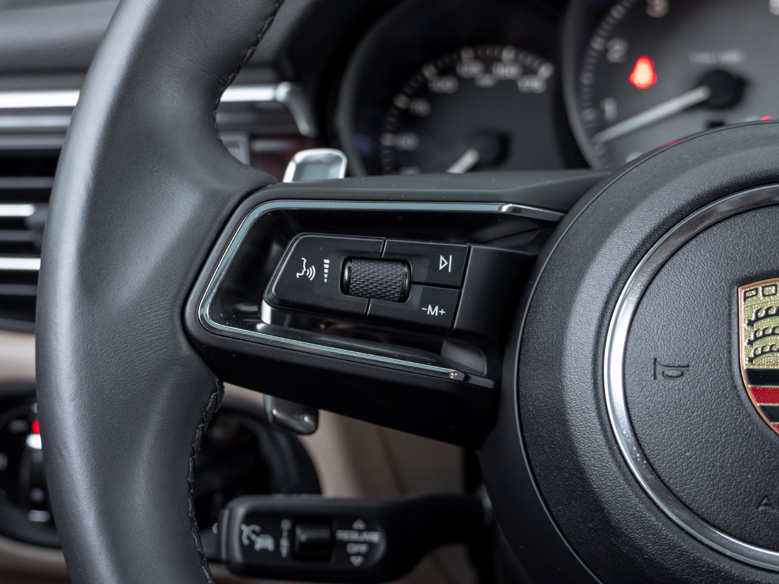 Certified 2023 Porsche Macan S AWD/4WD image 30