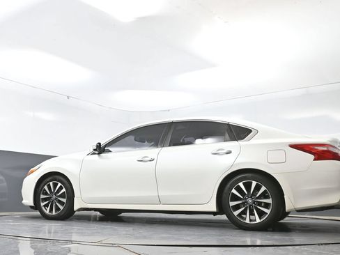 Used 2016 Nissan Altima 2.5 SL w/ 2.5 Technology Package FWD image 54