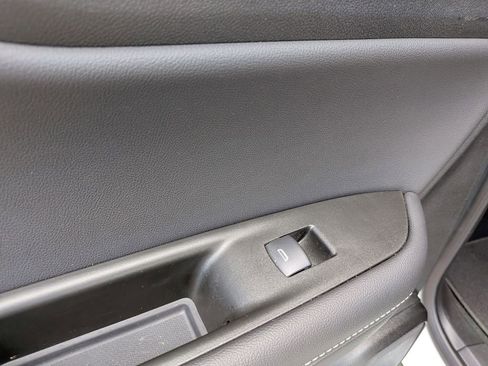 Used 2025 Chevrolet Blazer LT FWD image 28