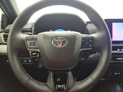 Used 2025 Toyota Camry SE image 61