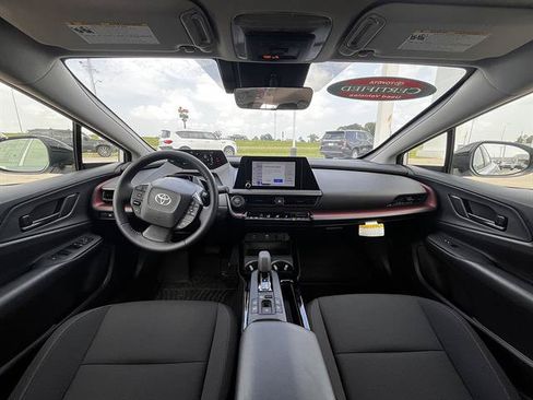 Used 2025 Toyota Prius Plug-In Hybrid FWD image 11