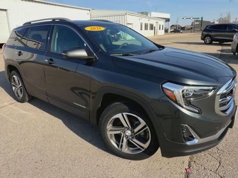 Used 2021 GMC Terrain SLT image 2