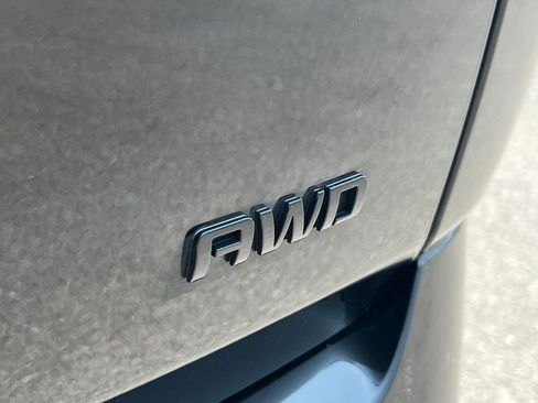 Used 2024 Chevrolet Traverse Premier w/ Redline Edition image 18