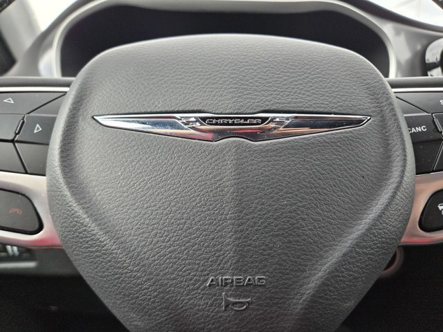 Used 2026 Chrysler Pacifica Select FWD image 27
