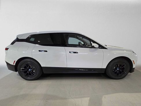 Used 2024 BMW iX xDrive50 w/ Convenience Package AWD/4WD image 2