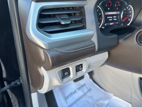 Used 2023 GMC Acadia SLT FWD image 25