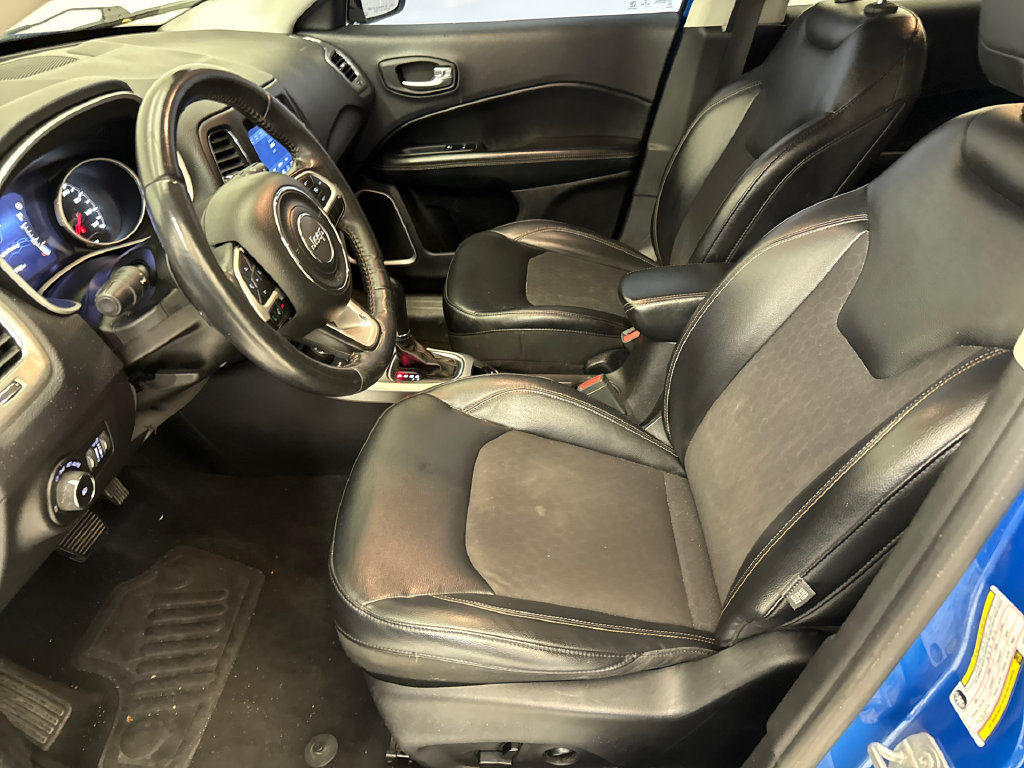 Used 2017 Jeep Compass Latitude w/ Popular Equipment Group AWD/4WD image 18