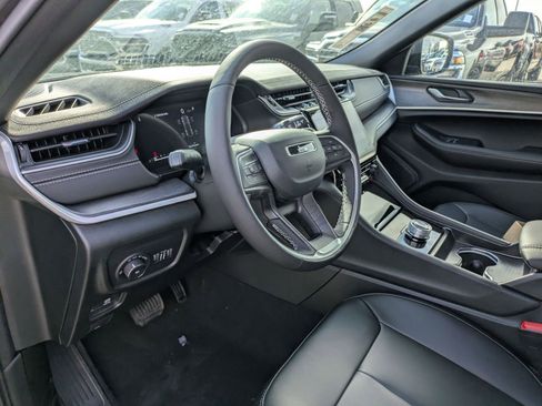 New 2025 Jeep Grand Cherokee Limited image 9