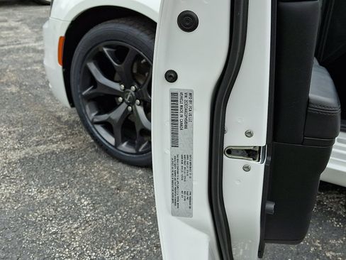 Used 2023 Chrysler 300 Touring w/ Sport Appearance Package image 29