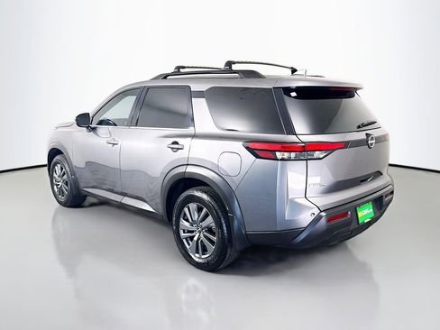 Used 2022 Nissan Pathfinder SV image 7