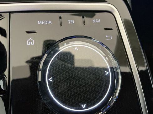 Certified 2024 BMW i7 xDrive60 w/ Executive Package image 15