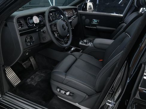 Used 2026 Rolls-Royce Phantom Sedan image 34