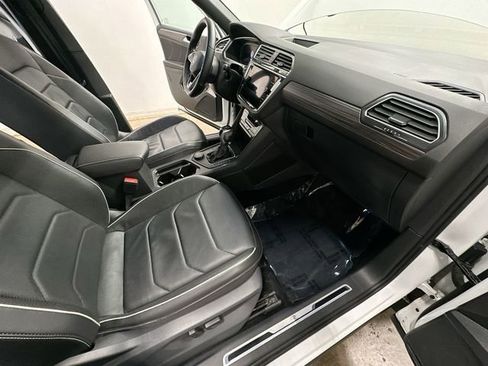 Used 2022 Volkswagen Tiguan SEL R-Line AWD/4WD image 23