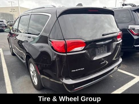 Used 2017 Chrysler Pacifica Touring-L Plus w/ Advanced Safetytec Group FWD image 4