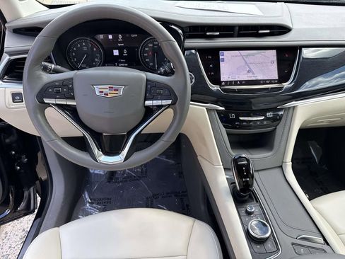 Used 2024 Cadillac XT6 Premium Luxury w/ Technology Package AWD/4WD image 31