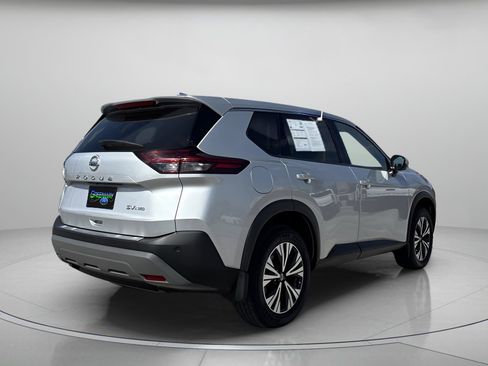 Used 2021 Nissan Rogue SV AWD/4WD image 3