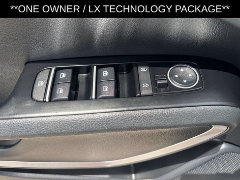 Used 2025 Kia Soul LX w/ LX Technology Package FWD image 8