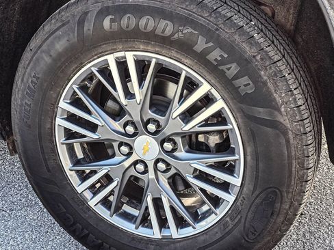 Used 2025 Chevrolet Traverse LT w/ Driver Confidence Package FWD image 7