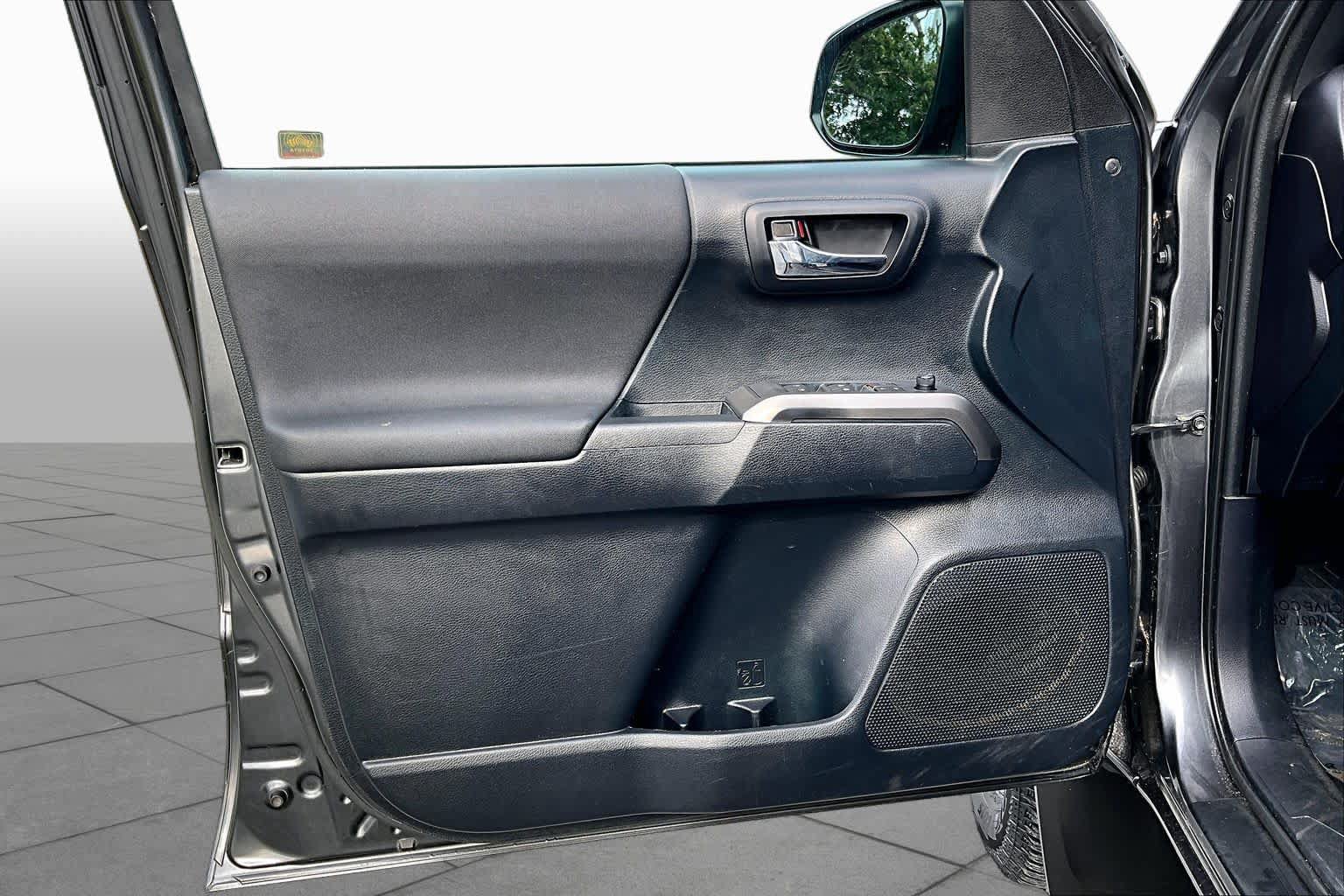 Used 2019 Toyota Tacoma TRD Sport w/ Technology Package AWD/4WD image 22