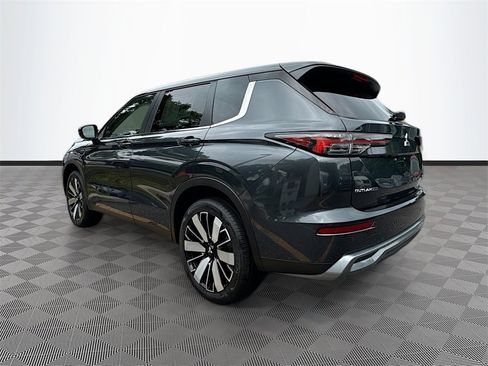 New 2025 Mitsubishi Outlander SE image 7