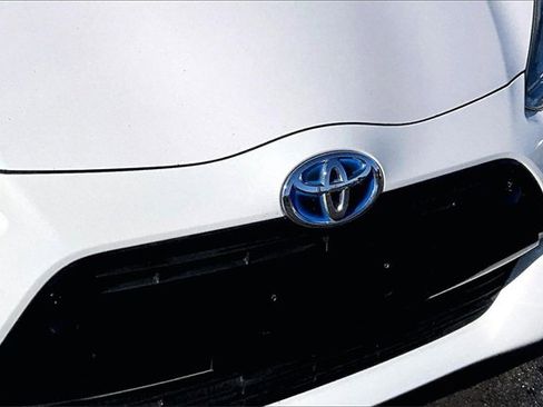 Used 2015 Toyota Prius C Four image 26