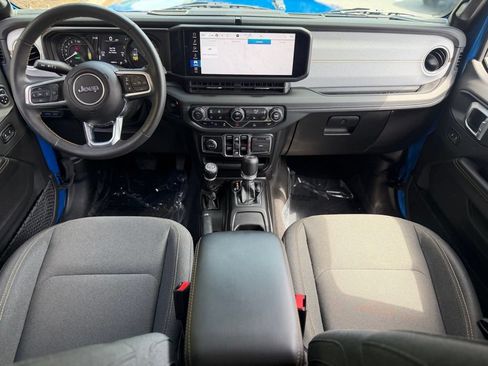 Used 2024 Jeep Wrangler Unlimited Sahara AWD/4WD image 39