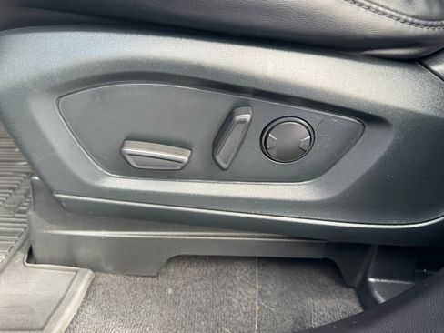 Used 2022 Ford Explorer XLT w/ Equipment Group 202A image 14