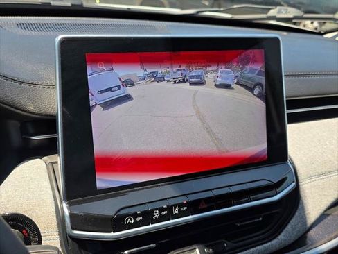Certified 2022 Jeep Compass Latitude FWD image 28