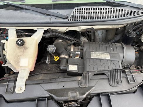 Used 2013 Chevrolet Express 2500 image 15