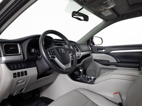 Used 2015 Toyota Highlander XLE image 14