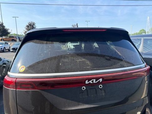 Used 2024 Kia Carnival LX FWD image 5