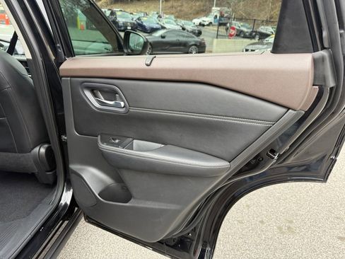 Used 2023 Nissan Rogue SV w/ SV Premium B Package image 34