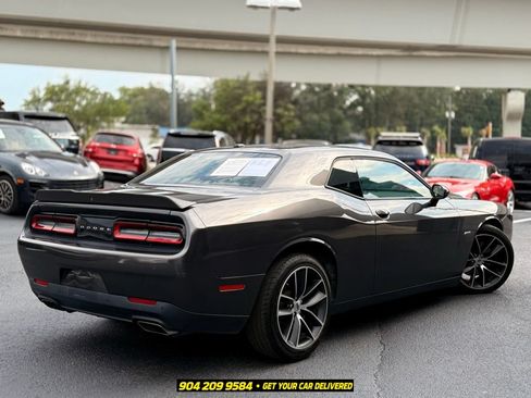 Used 2018 Dodge Challenger R/T w/ Performance Handling Group RWD image 7