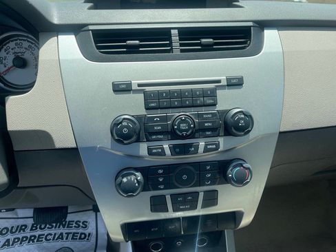 Used 2009 Ford Focus SE FWD image 13