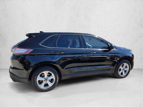 Used 2017 Ford Edge SE image 4