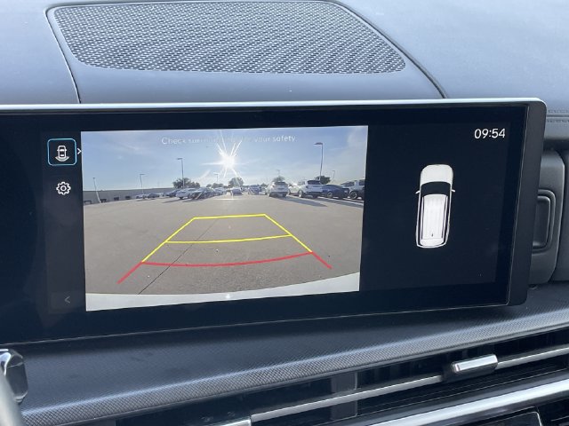 Used 2025 Hyundai Santa Fe SEL FWD image 18