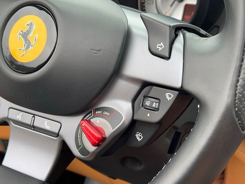 Used 2019 Ferrari Portofino RWD image 24