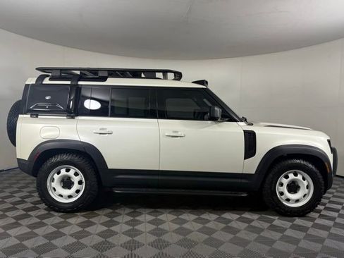 New 2024 Land Rover Defender 110 S image 9