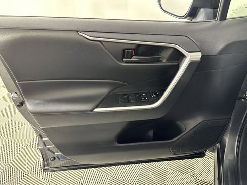 Used 2021 Toyota RAV4 LE image 59