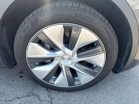 Used 2024 Tesla Model Y Long Range AWD/4WD image 21