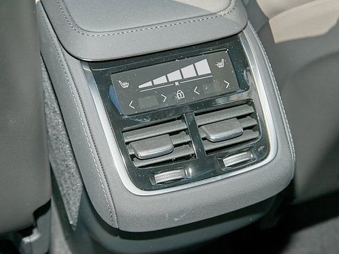 New 2026 Volvo XC90 B6 Ultra w/ Protection Package image 24