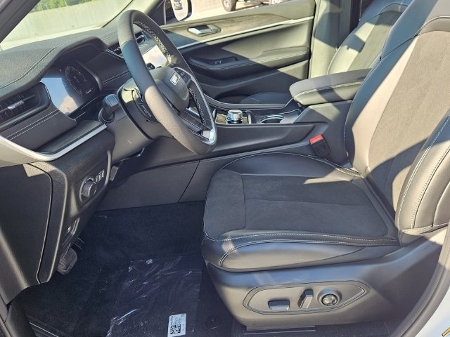 New 2027 Jeep Grand Cherokee Altitude RWD image 15