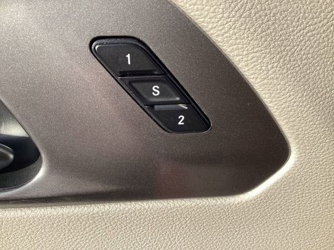 Used 2024 Chrysler Pacifica Touring-L image 32