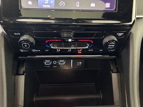 Used 2025 Jeep Grand Cherokee Laredo X image 24